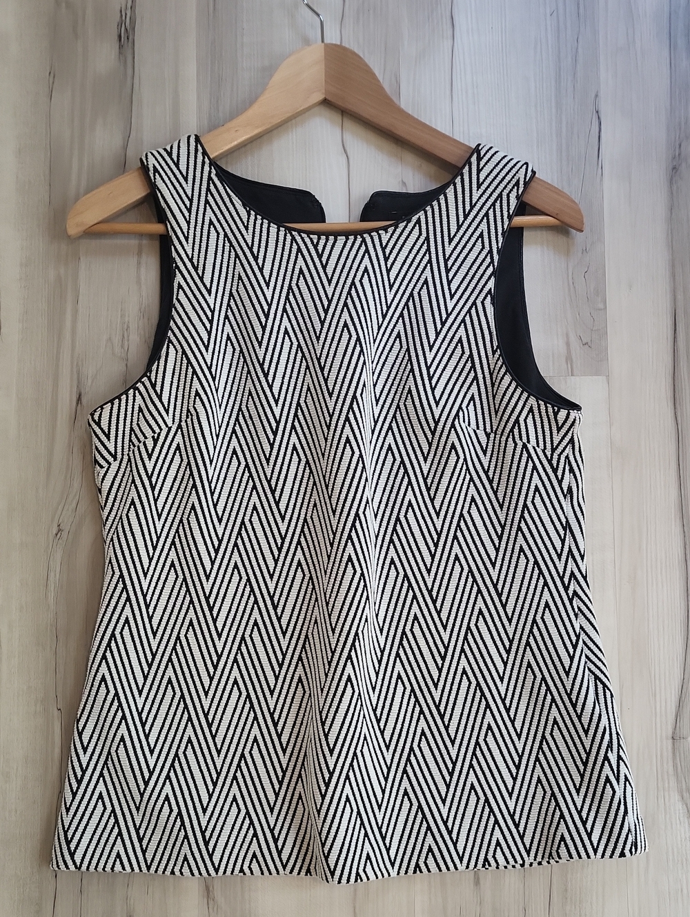 Banana Republic Black & White Chevron-Pattern Sleeveless Tank